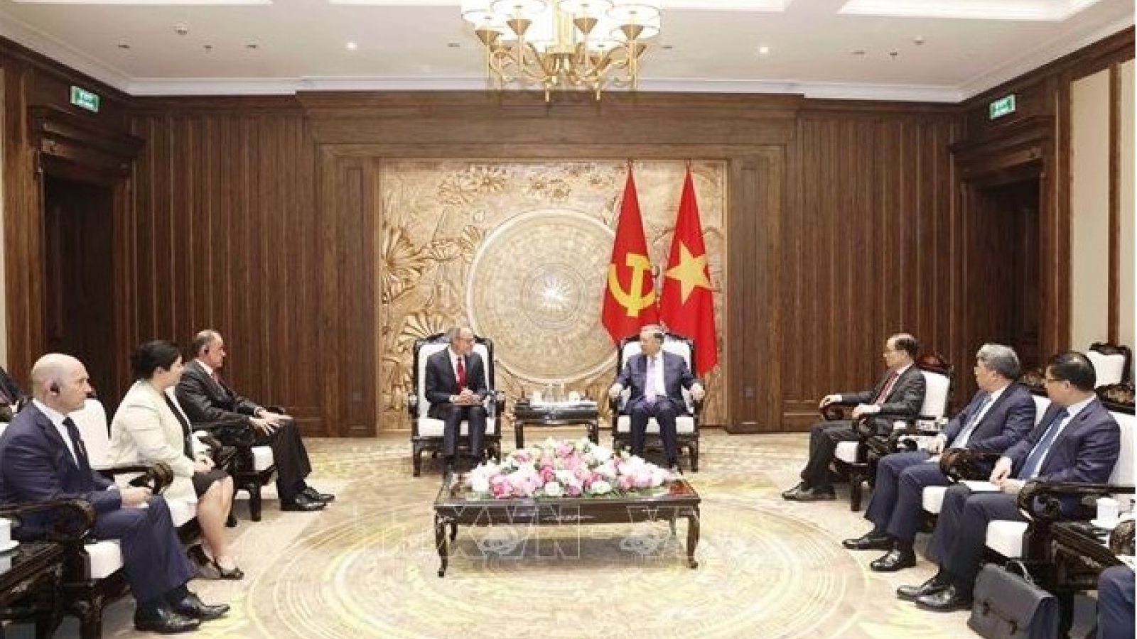 Top leader appreciates Amazon’s role in digital development of Vietnam